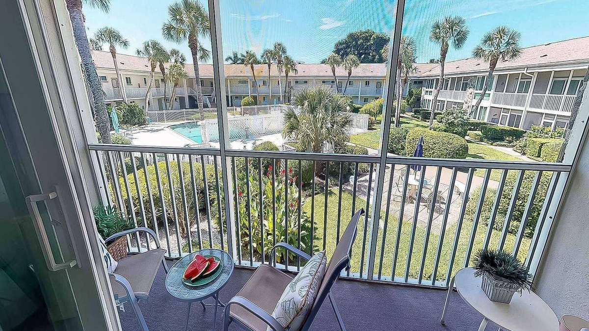 Saint Armands Key Condo | Walk to Lido Beach & Steps to St. Armand's Circle | Heated Pool and Spa | BBQ