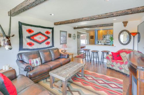 Ennis House | Walk to Main St! Ennis Townhome with Balcony