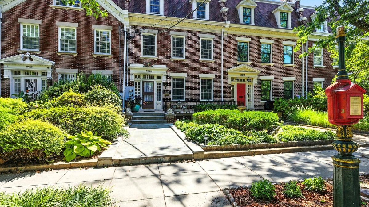Northwest Apartment | Walk to METRO - Quiet 1BR w/Sauna, Rock Creek Park