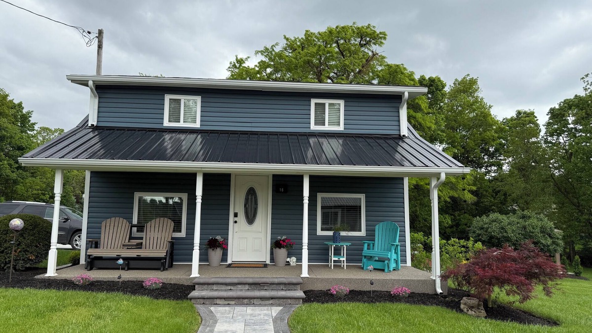 Powell Cottage | Walk to Muirfield – Backyard Pavilion & 2 Fire Pits for Ultimate Relaxation!