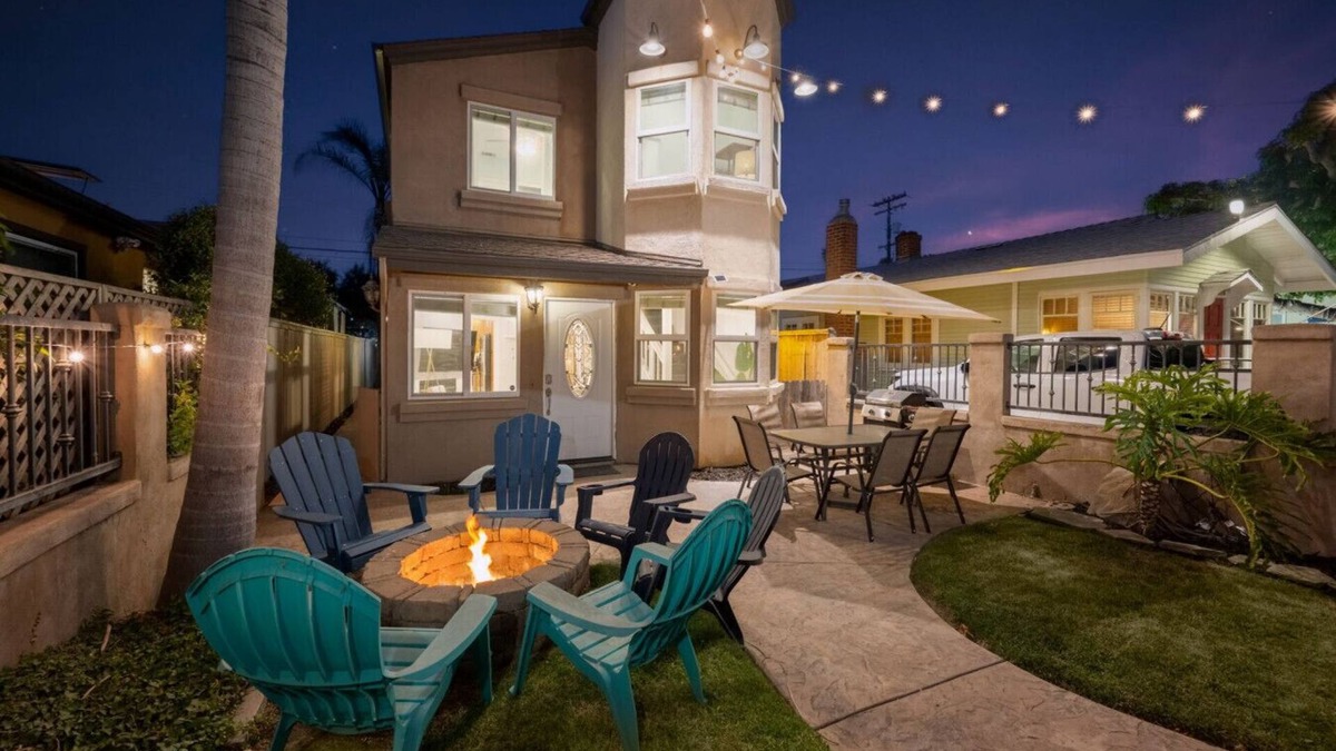 Ocean Beach Apartment | Walk to Ocean Beach | 3BR + Parking & Games