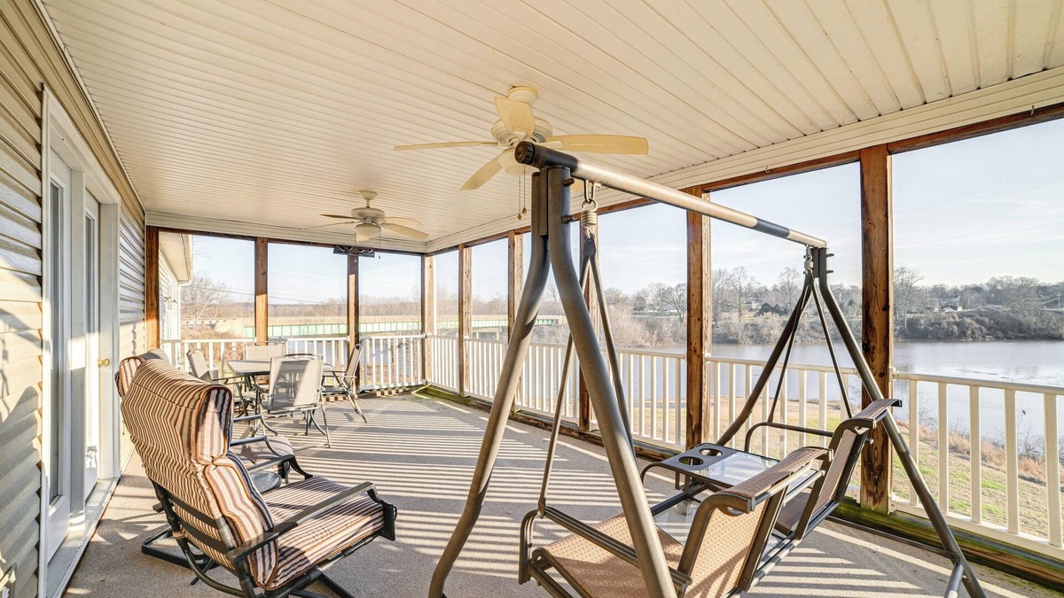 Golconda House | Walk to Ohio River: Golconda Home w/Water Views!