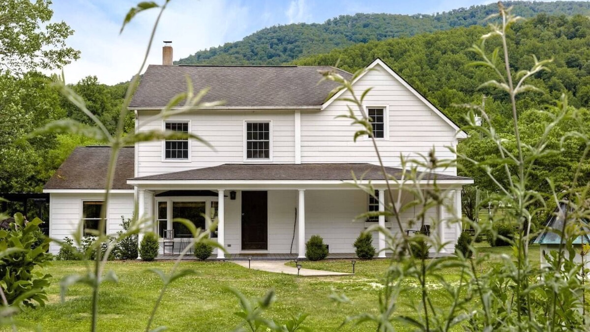 Haywood Other | Walk to Old Rag/Shenandoah*Hot tub* dogs welcome