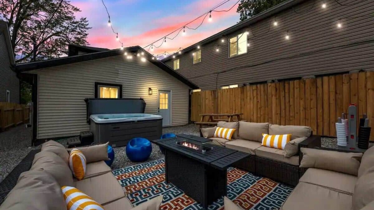 Weinland Park House | Walk to OSU: Relaxing Retreat with Hot Tub