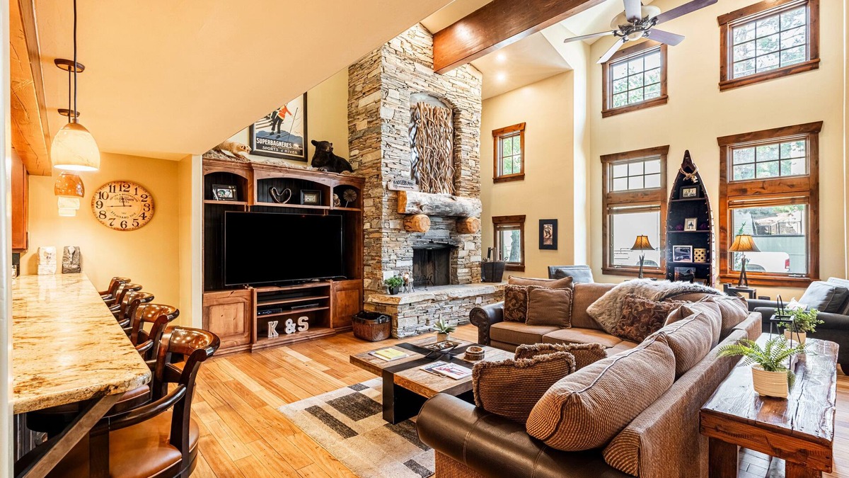 North Park City House | Walk to Park City Mountain! Cozy Winter Retreat for Large Groups, Private Hot Tub, Near Main St.