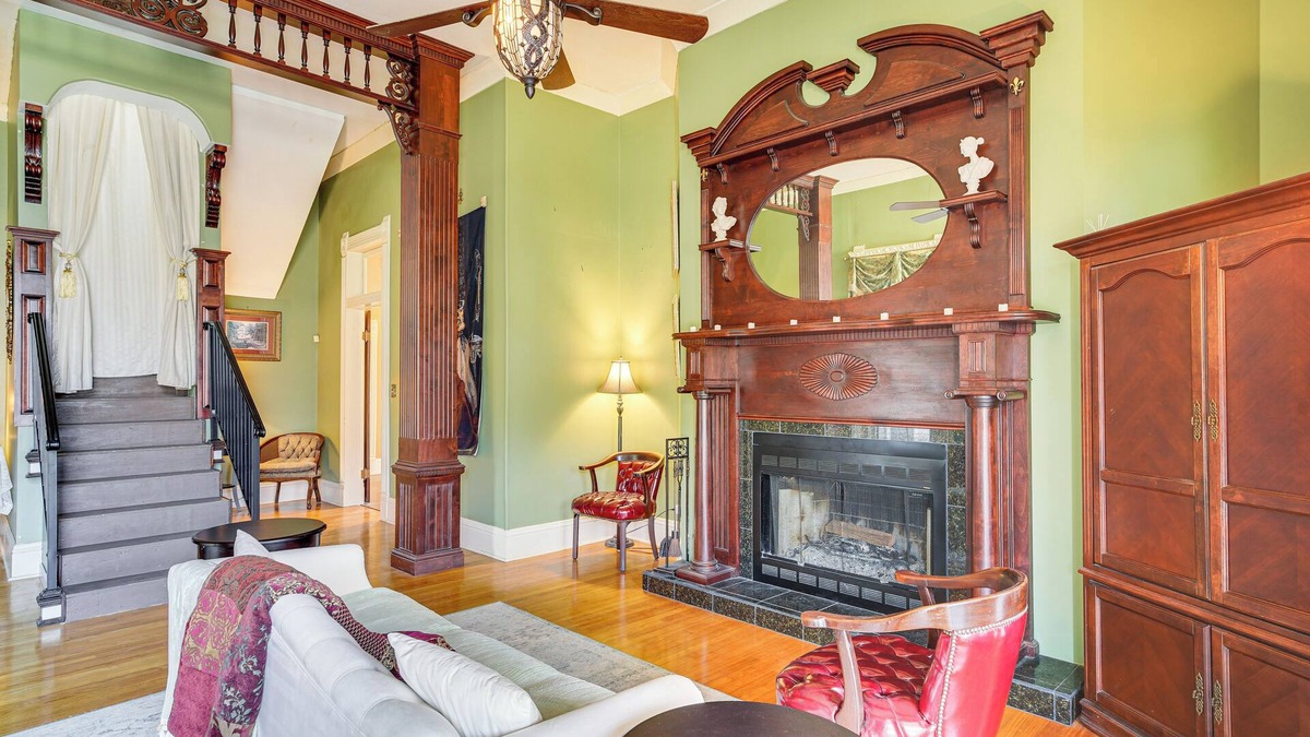 Jeanerette House | Walk to Parks & Cafes: Historic Home w/Fireplace