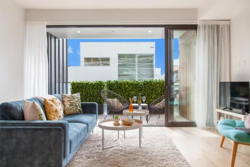 Grey Lynn Apartment | Walk To Ponsonby and K Road Quiet Home with Blackout Blinds for the perfect sleep