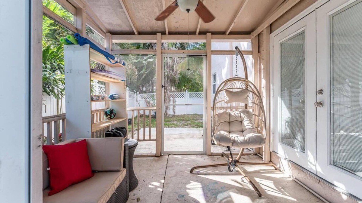 Oakland Park House | Walk to Restaurants/Breweries! Beach 2 Miles Away!