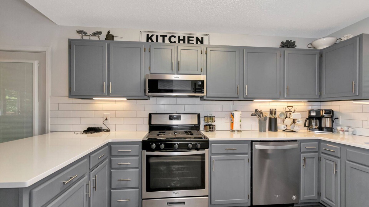 Beech Mountain Cabin | Walk to Slopes~Game Room~In-Law Suite~2 Kitchens