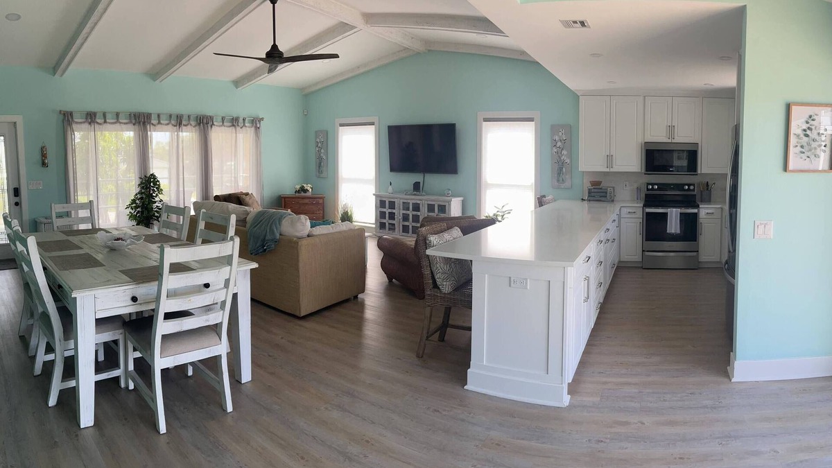 The Dunes House | Walk to the Beach. Just Renovated. Well Stocked! Serenity and Shelling Oasis.