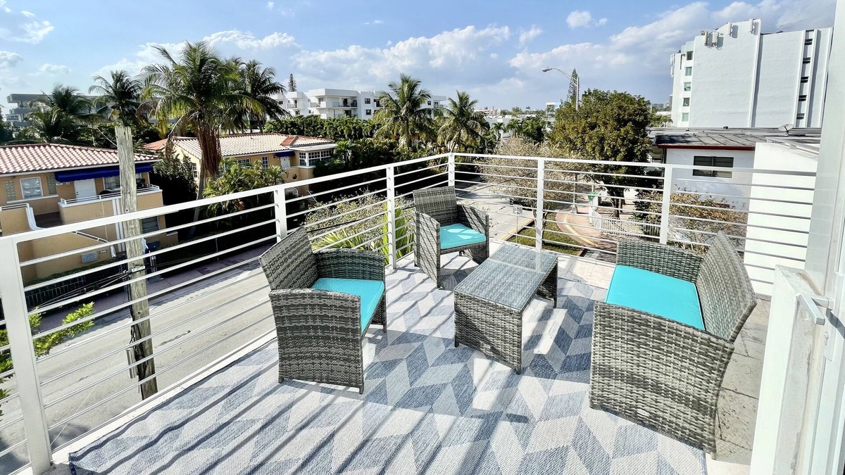 Biscayne Point House | *Walk to the Beach* Private Hot Tub* Rooftop Terrace*