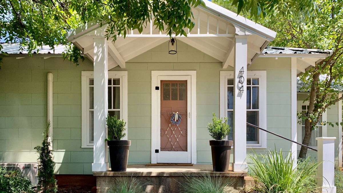 Mason House | Walk to the Square!