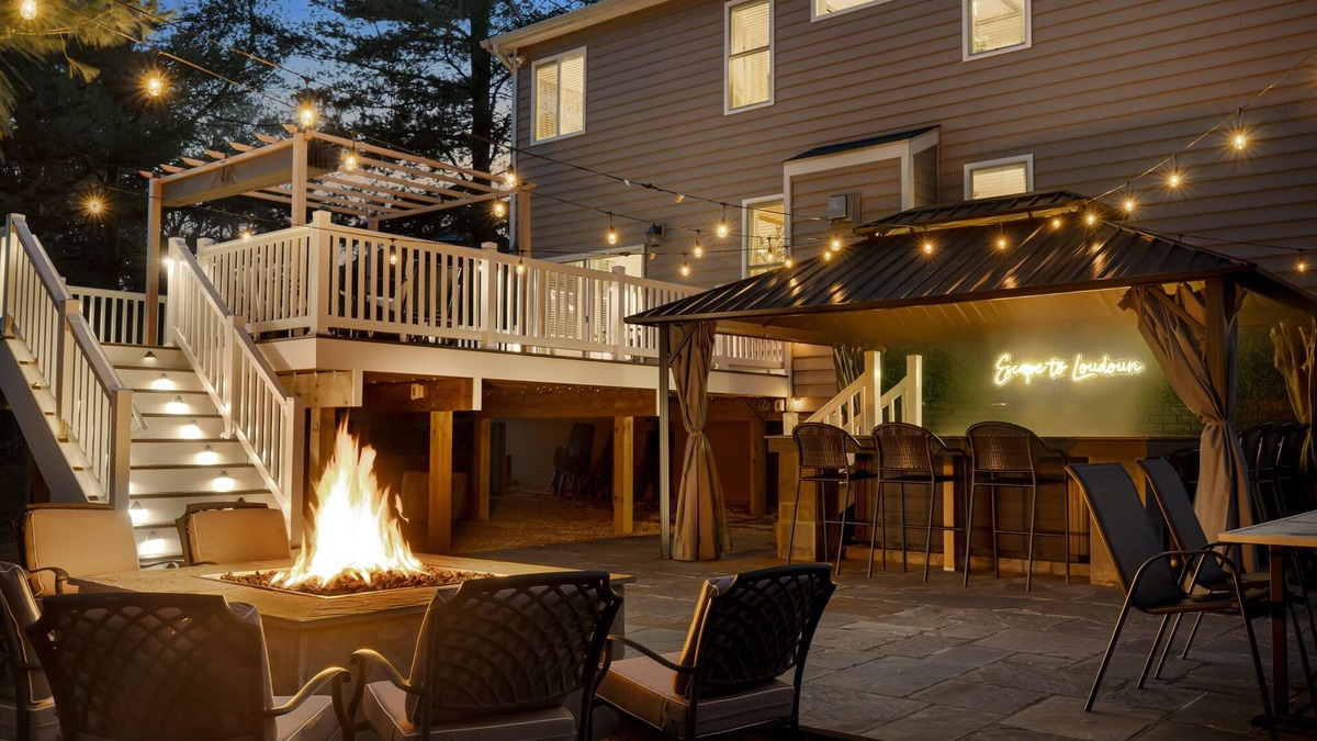 Purcellville House | Walk to Top-Rated Restaurants & Trails! 7BR w/HotTub Gazebo & Built-in FirePit!