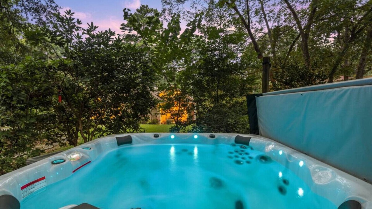 Decatur House | Walk to Town |Hot Tub |Chef Kitchen - The Sunny Spot