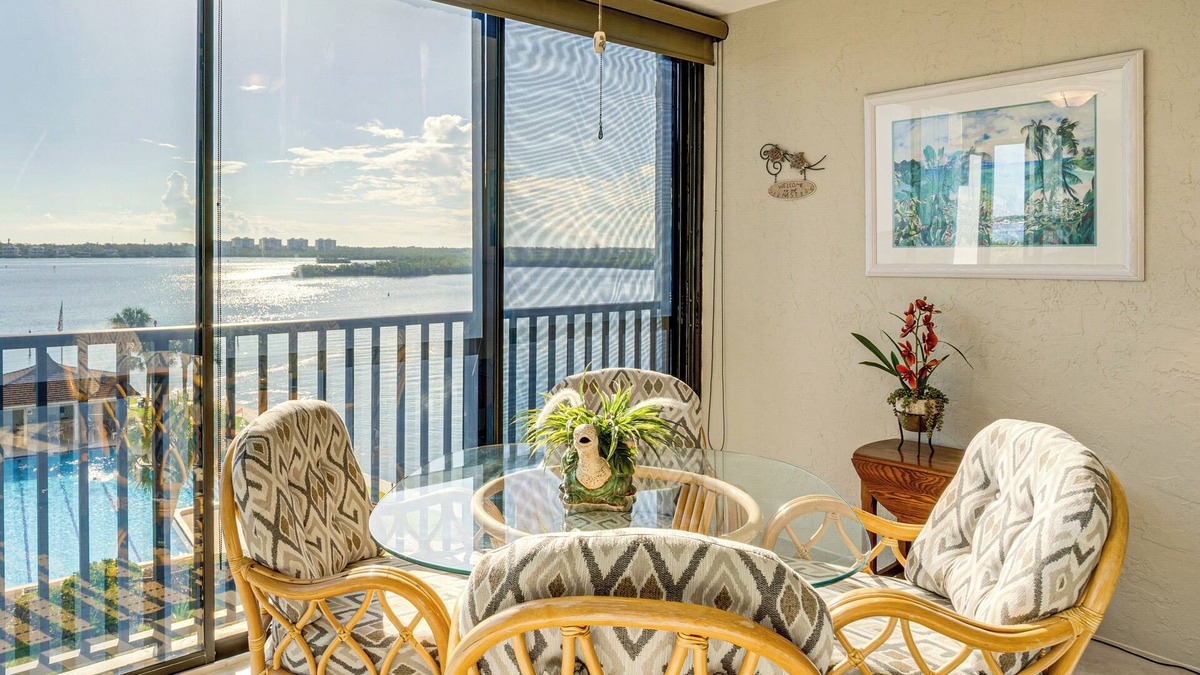 Siesta Key Condo | Walk to Turtle Beach! Bayfront Unit w/Pool & Dock