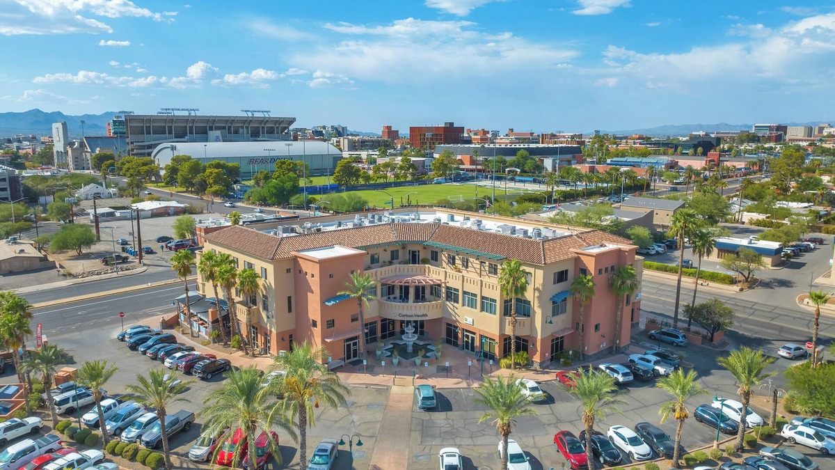 Sam Hughes House | Walk to U of A, Local Eats, Free Parking