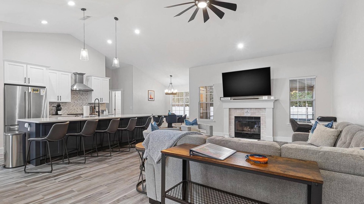 Gainesville House | Walk to UF Stadium! Modern Home with Grill + Patio