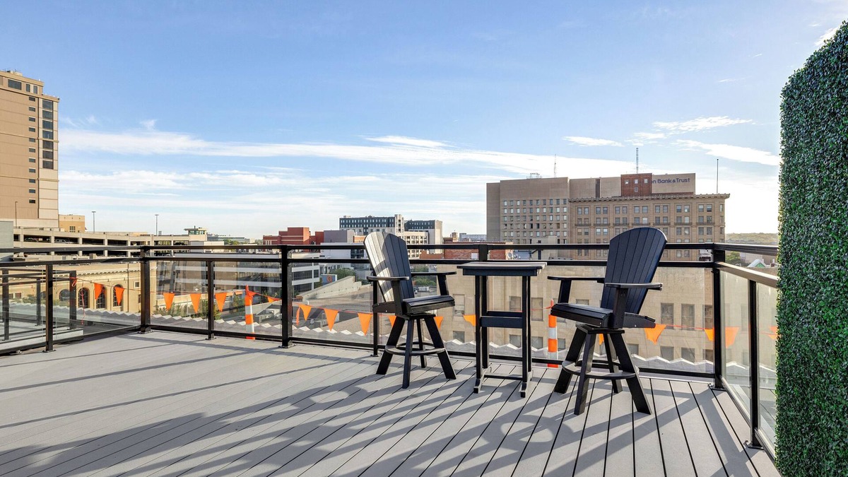 Downtown Lincoln Apartment | Walk to UNL Campus: Dtwn Lincoln Loft Apt!