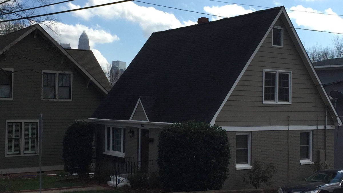 Biddleville House | Walk to Uptown-Charming Renovated Cottage in Great Location Overlooking the Skyline!