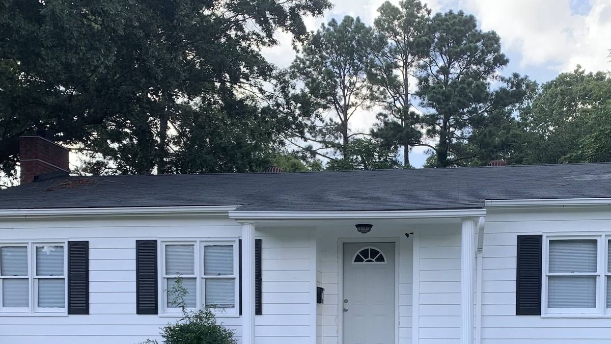 Monroe House | Walk to Vineyard, Single level home, Large yard, No pet fee