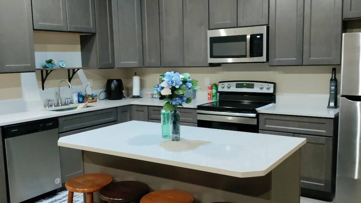 North Spokane House | Walk to Whitworth University,close to park, new Pickleball courts, and shopping