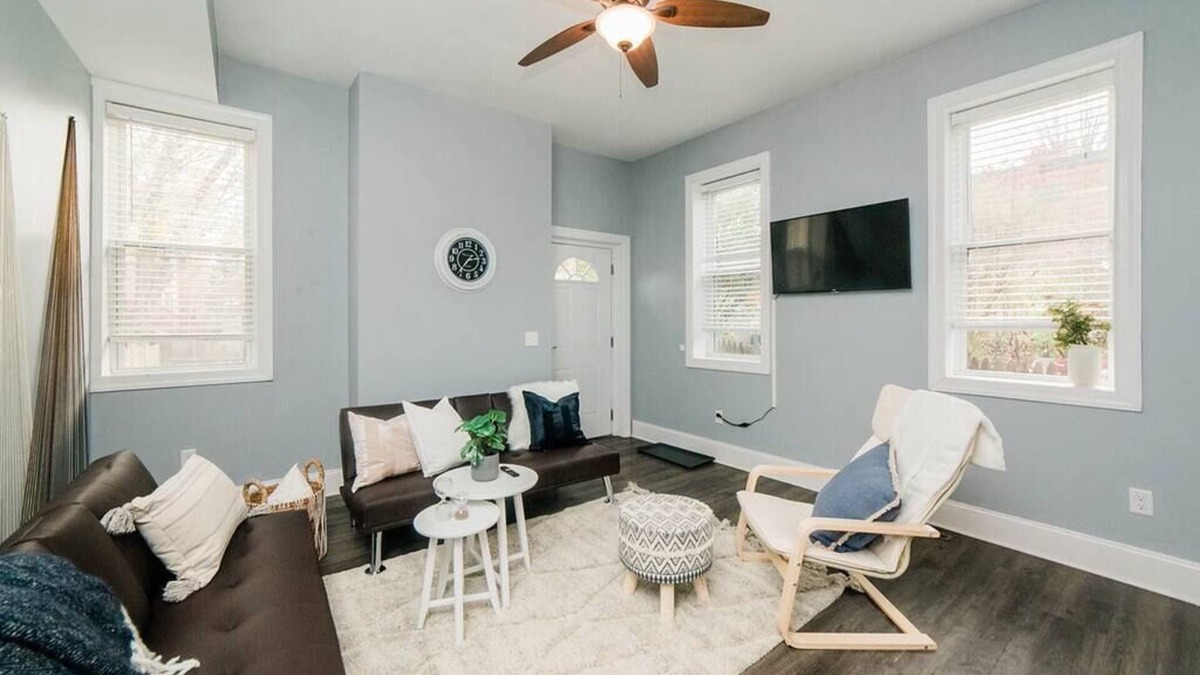 Manchester Apartment | Walkable and Spacious Apt - Parking - GroupStay