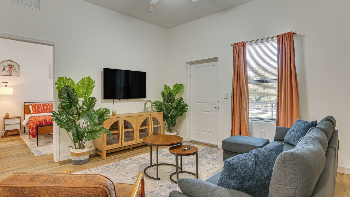 LaBelle Apartment | Walkable Downtown LaBelle Apt w/Private Balcony!