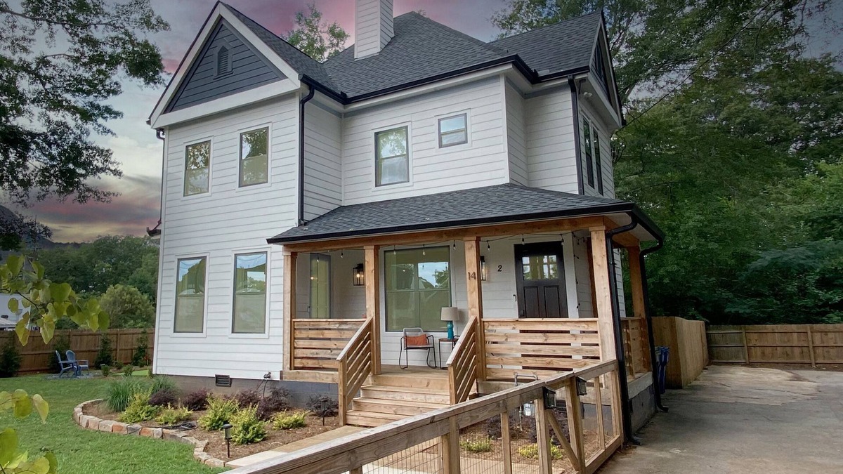 East Lake House | Walkable Luxury In East Lake