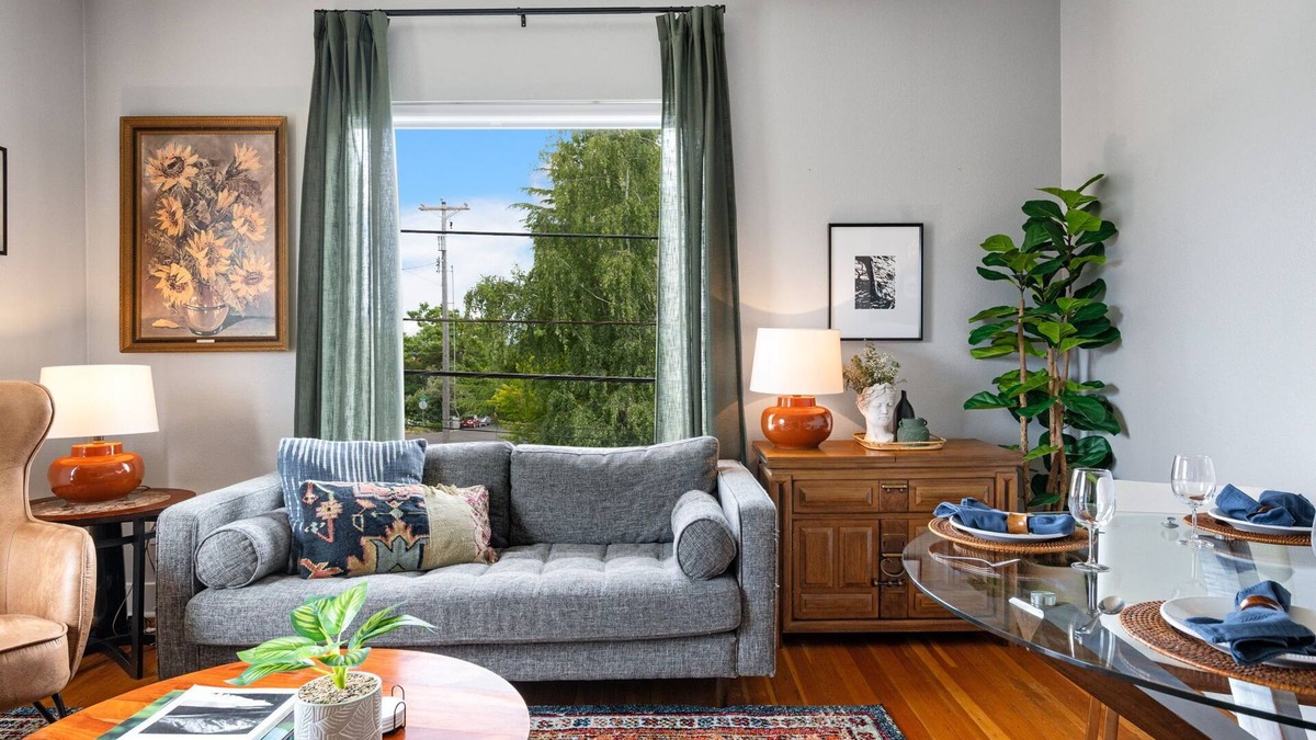 Hilltop Apartment | Walkable Neighborhood. King Bed. Central AC. Pet Friendly