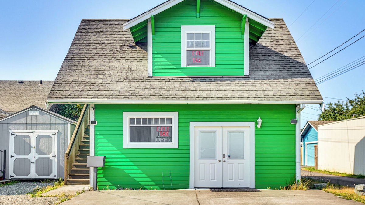 Puyallup Apartment | Walkable Paradise: Downtown Puyallup Studio!