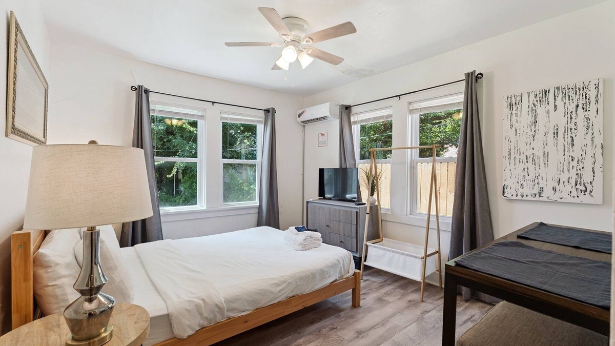 Central Oklahoma City Apartment | Walkable Paseo 2BR Suite | $1700/month #22B | Kitchenette + Parking