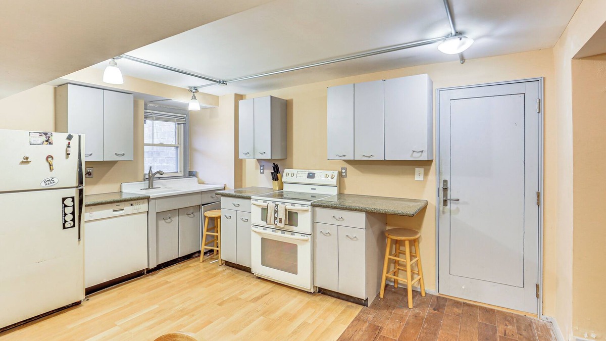 South Side Slopes Apartment | Walkable Studio in the Heart of Pittsburgh!