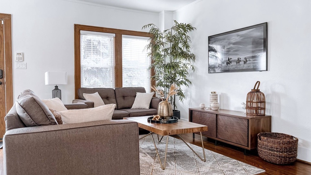 Dundee-Happy Hollow Historic District House | Walkable to Dinner, ☕️, UNMC 🏥! Cozy home in historic Dundee!