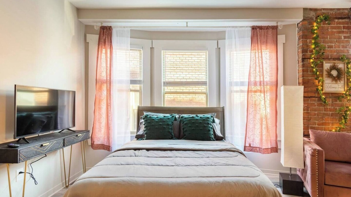Midtown Apartment | ~Walking distance Midtown/DMC~ Long stays welcome!
