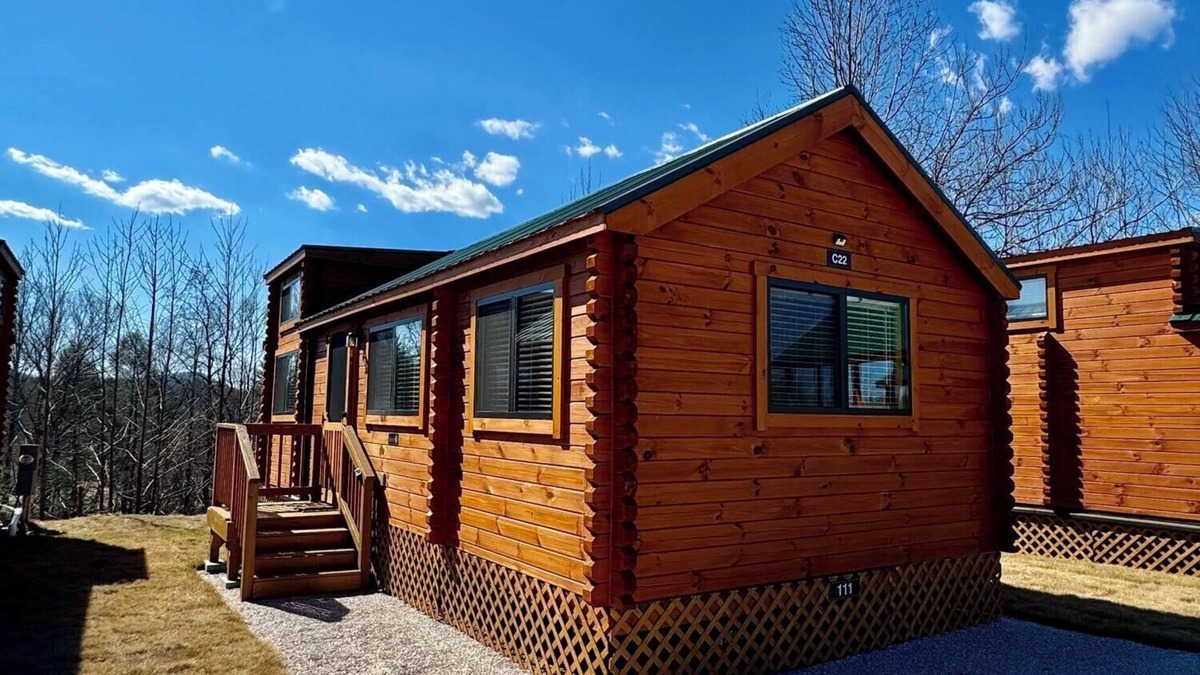 Marion Cabin | Walking Distance to Lakes James with Resort Amenities