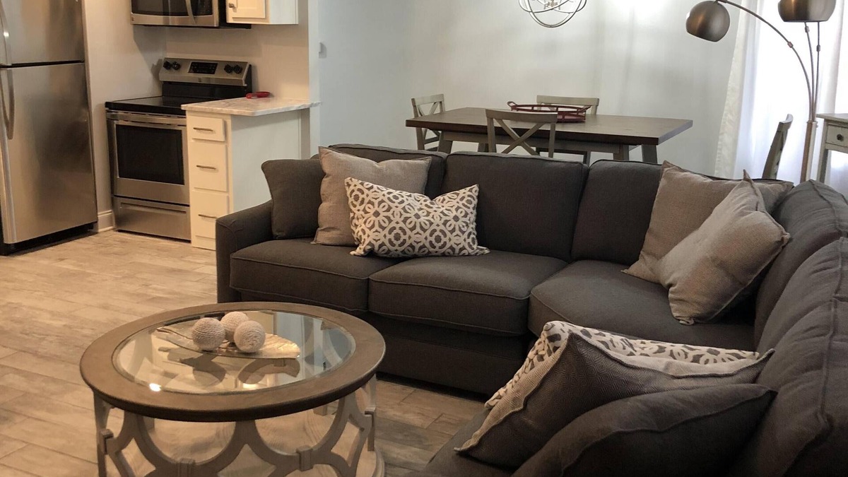 Oxford Condo | Walking distance to stadiums! Perfect for Parents Weekend!