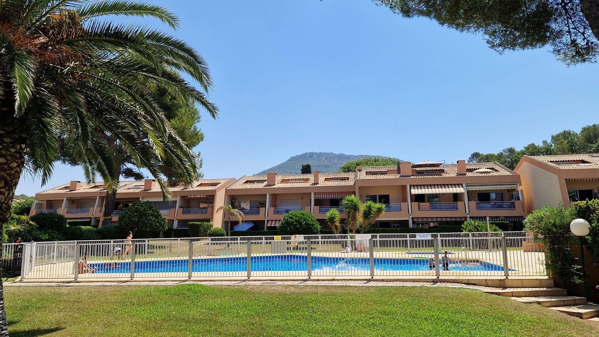 Le Pradet Apartment | Walking distance to the beach Air-conditioned T2 apartment in Le Pradet- Swimming pool, tennis court
