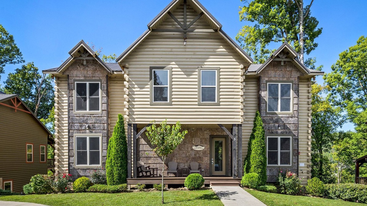 Gatlinburg Cabin | Walking Distance to Downtown Gatlinburg! Game/Theater Room, Hot Tub, Pool Access