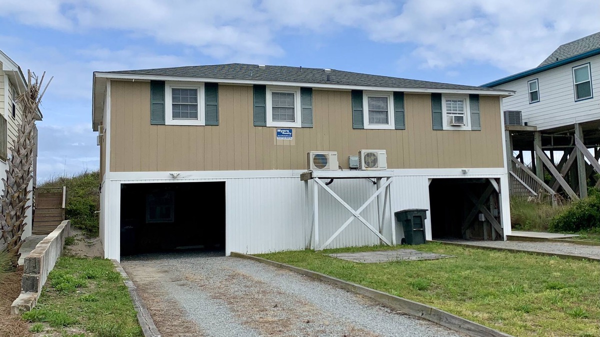 Topsail Beach House | Wall Cottage- North. Cozy oceanfront duplex with covered deck and ocean views