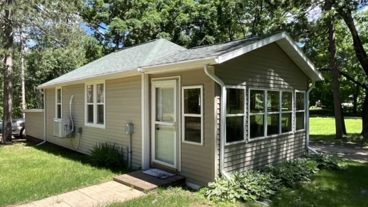 Briggsville Cottage | Walleye Waters Cottage
