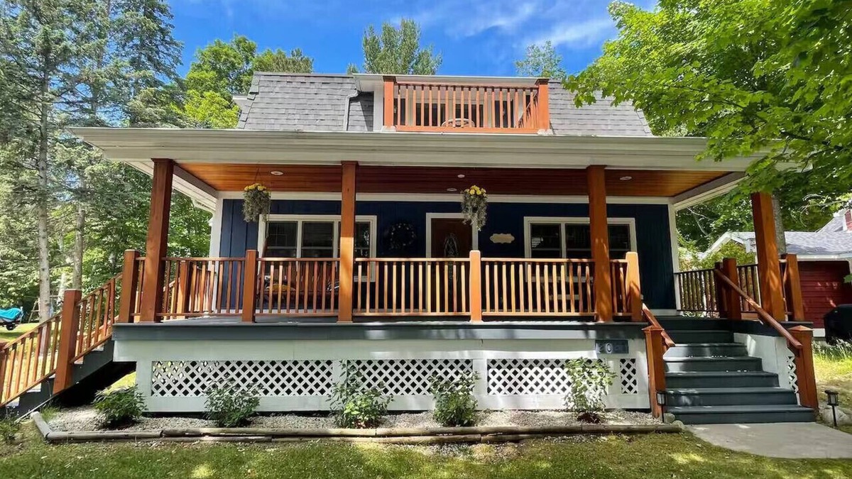 Walloon Lake House | Walloon Lake Hideaway Cottage