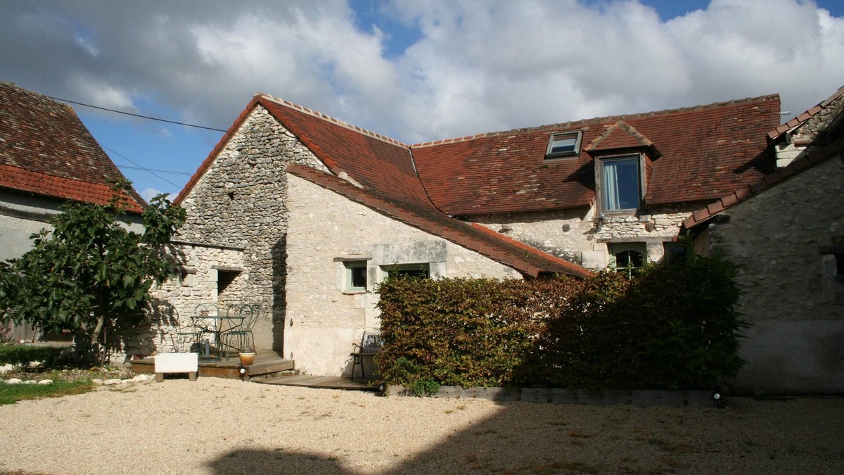 Pleumartin Cottage | Walnut Lodge, charming holiday Gite in central rural France
