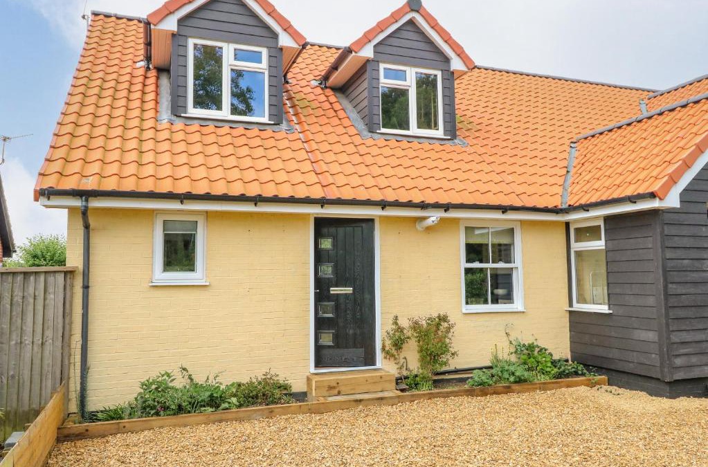 Attleborough House | Walnut Shade
