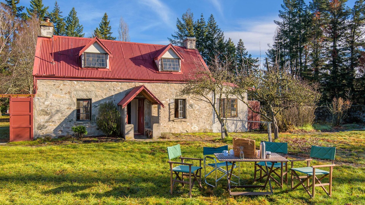 Albert Town Cottage | Wanaka Stone Cottage - Wanaka Holiday Home