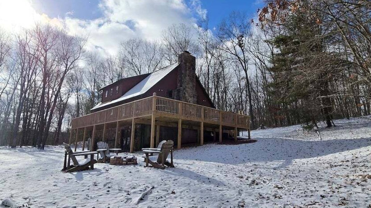 Paradise Point House | Wandering Woods- Dog-friendly 3 bedroom home with lake access and hot tub!
