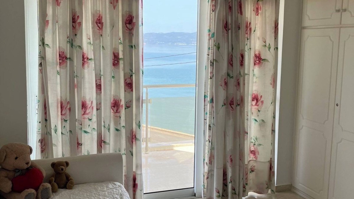 Oropos Apartment | Want to get away with your family/friends/pet/self while staying by the beach?