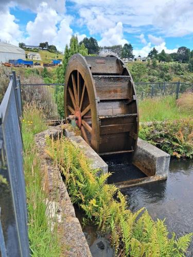 Waratah Apartment | Waratah Waterfall Retreat Unit 3 Free Pay TV & WiFi