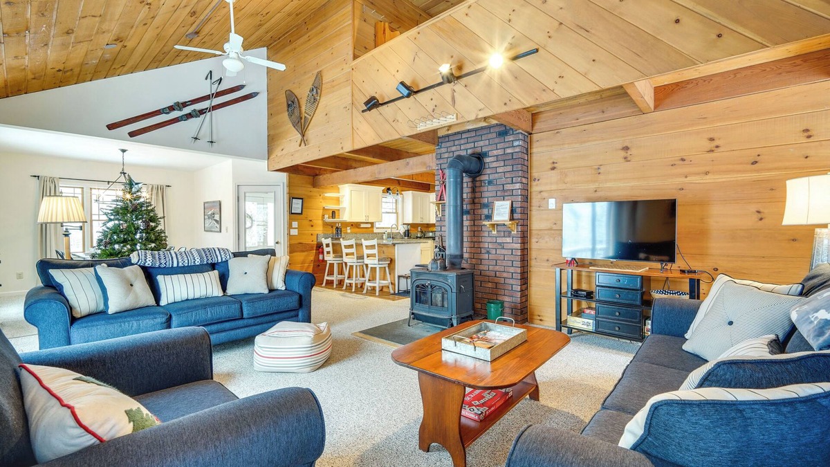 Wardsboro House | Wardsboro Family Home: 7 Mi to Mount Snow!