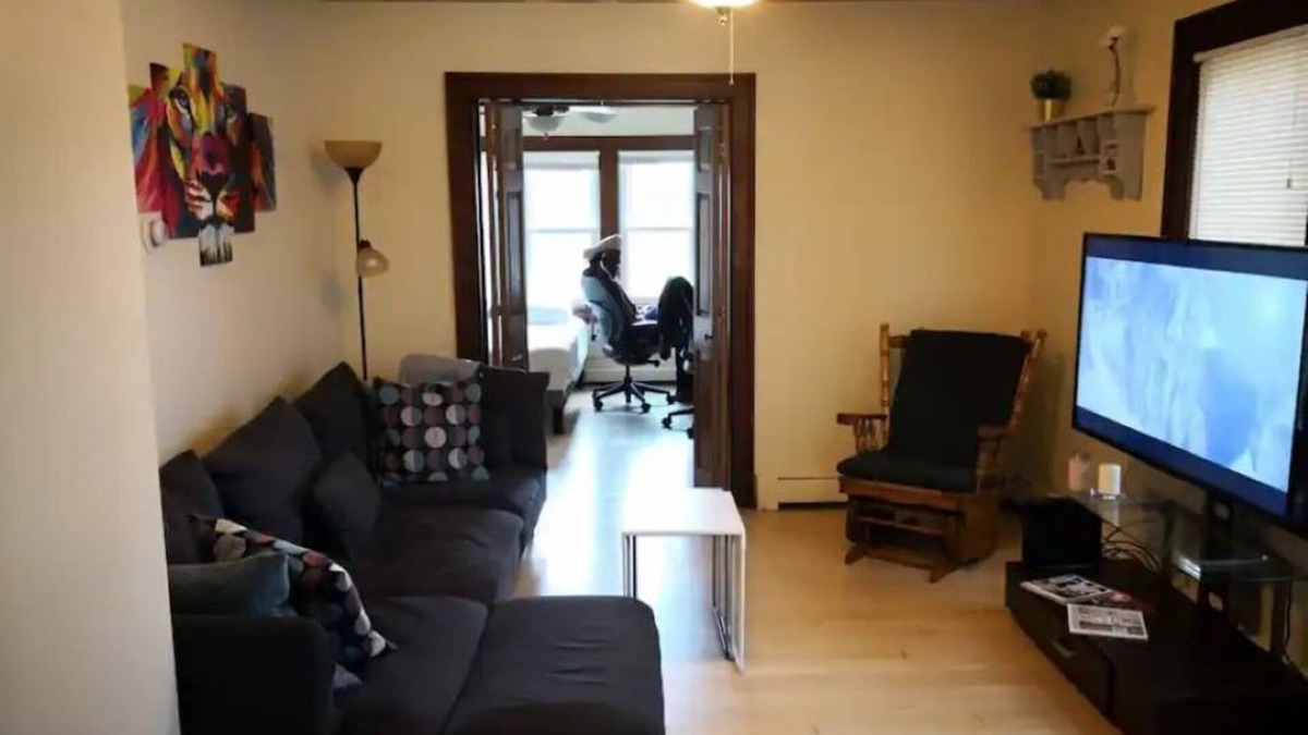 West Allis Apartment | Warm And Cozy 2BR Upper - Near Brewers and Statefair