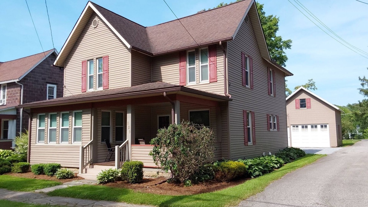 Loudonville House | Warm and inviting downtown home away from home